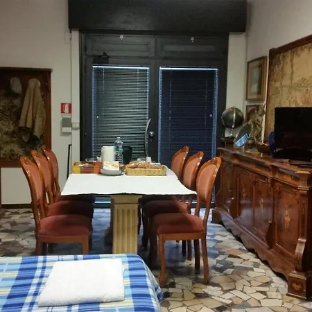 Pied A Ter Barozzi Modène